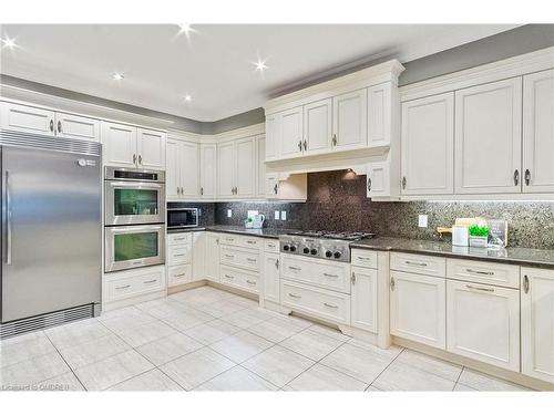 7-1199 Lorne Park Road, Mississauga, ON - Indoor Photo Showing Kitchen With Upgraded Kitchen