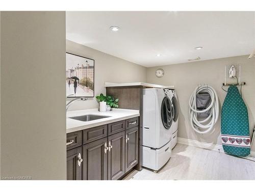 7-1199 Lorne Park Road, Mississauga, ON - Indoor Photo Showing Laundry Room