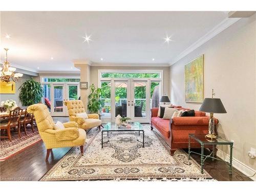 7-1199 Lorne Park Road, Mississauga, ON - Indoor Photo Showing Living Room