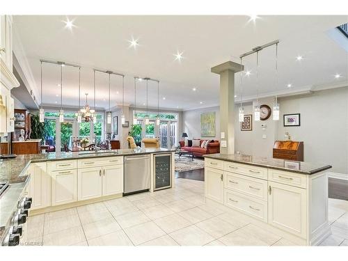 7-1199 Lorne Park Road, Mississauga, ON - Indoor Photo Showing Kitchen