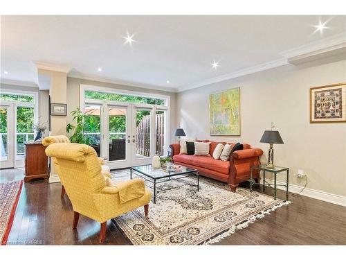 7-1199 Lorne Park Road, Mississauga, ON - Indoor Photo Showing Living Room