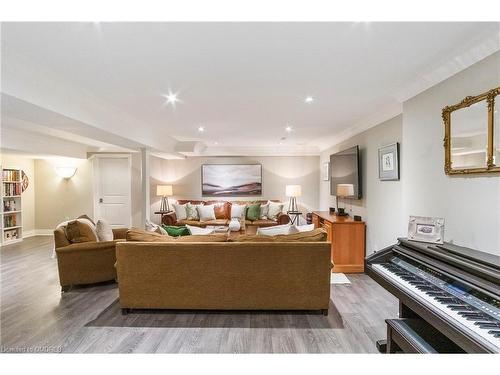 7-1199 Lorne Park Road, Mississauga, ON - Indoor Photo Showing Living Room