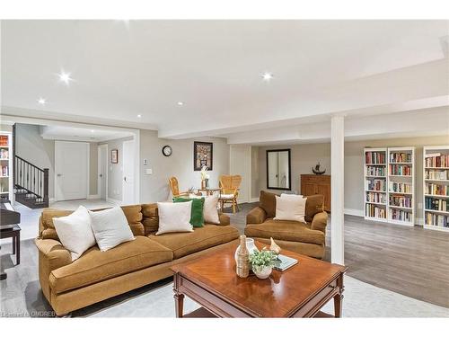 7-1199 Lorne Park Road, Mississauga, ON - Indoor Photo Showing Living Room