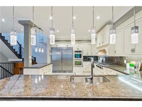 7-1199 Lorne Park Road, Mississauga, ON - Indoor Photo Showing Kitchen With Stainless Steel Kitchen With Double Sink With Upgraded Kitchen