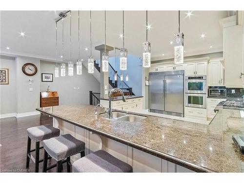 7-1199 Lorne Park Road, Mississauga, ON - Indoor Photo Showing Kitchen With Double Sink With Upgraded Kitchen