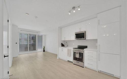 502-2450 Old Bronte Road, Oakville, ON - Indoor Photo Showing Kitchen