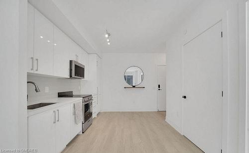 502-2450 Old Bronte Road, Oakville, ON - Indoor Photo Showing Kitchen