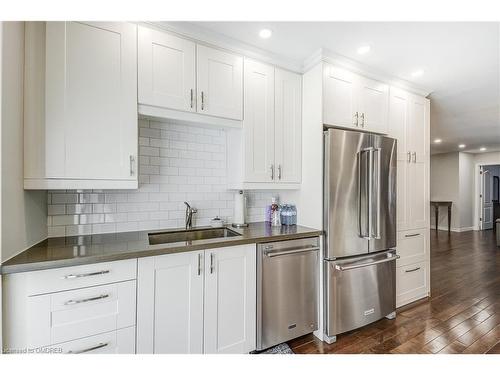 257 Wales Crescent, Oakville, ON - Indoor Photo Showing Kitchen With Stainless Steel Kitchen