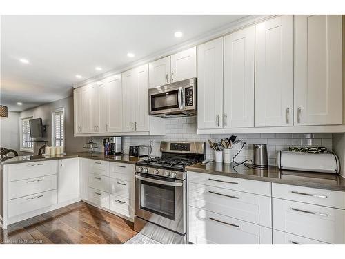 257 Wales Crescent, Oakville, ON - Indoor Photo Showing Kitchen With Upgraded Kitchen