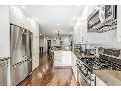 257 Wales Crescent, Oakville, ON - Indoor Photo Showing Kitchen With Stainless Steel Kitchen With Upgraded Kitchen