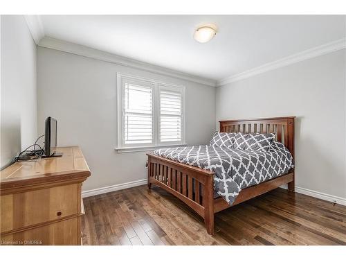 257 Wales Crescent, Oakville, ON - Indoor Photo Showing Bedroom