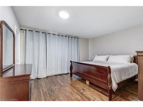 257 Wales Crescent, Oakville, ON - Indoor Photo Showing Bedroom