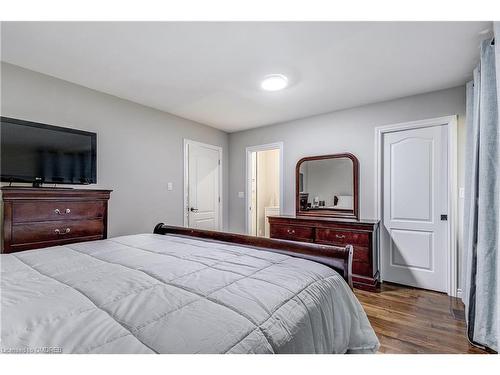 257 Wales Crescent, Oakville, ON - Indoor Photo Showing Bedroom