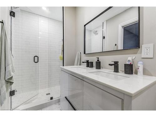 257 Wales Crescent, Oakville, ON - Indoor Photo Showing Bathroom