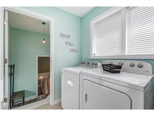 257 Wales Crescent, Oakville, ON - Indoor Photo Showing Laundry Room