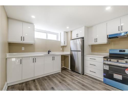 257 Wales Crescent, Oakville, ON - Indoor Photo Showing Kitchen