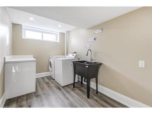 257 Wales Crescent, Oakville, ON - Indoor Photo Showing Laundry Room