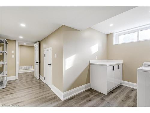 257 Wales Crescent, Oakville, ON - Indoor Photo Showing Laundry Room