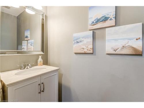 257 Wales Crescent, Oakville, ON - Indoor Photo Showing Bathroom