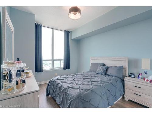 3003-3504 Hurontario Street, Mississauga, ON - Indoor Photo Showing Bedroom