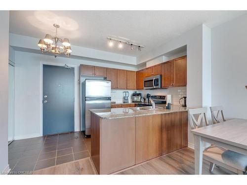 3003-3504 Hurontario Street, Mississauga, ON - Indoor Photo Showing Kitchen