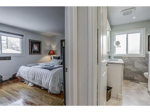 5273 Joel Avenue, Burlington, ON - Indoor Photo Showing Bedroom