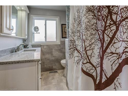 5273 Joel Avenue, Burlington, ON - Indoor Photo Showing Bathroom