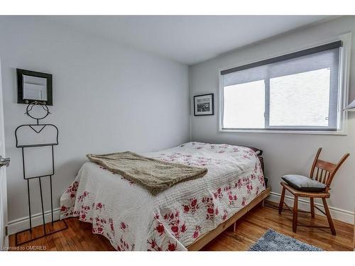 5273 Joel Avenue, Burlington, ON - Indoor Photo Showing Bedroom