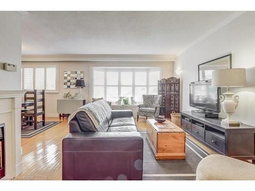 5273 Joel Avenue, Burlington, ON - Indoor Photo Showing Living Room