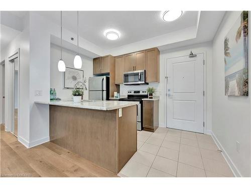 628-2490 Old Bronte Road, Oakville, ON - Indoor Photo Showing Kitchen With Stainless Steel Kitchen