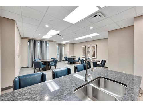 628-2490 Old Bronte Road, Oakville, ON - Indoor Photo Showing Kitchen With Double Sink