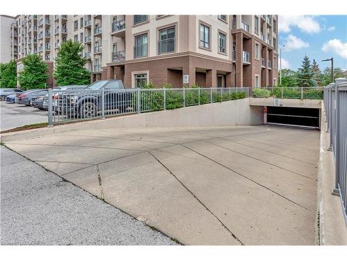 628-2490 Old Bronte Road, Oakville, ON - Outdoor With Balcony With Facade