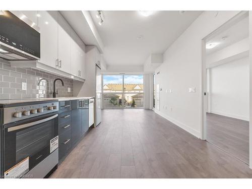 227-2343 Khalsa Gate, Oakville, ON - Indoor Photo Showing Kitchen With Stainless Steel Kitchen With Upgraded Kitchen