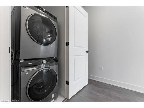 227-2343 Khalsa Gate, Oakville, ON - Indoor Photo Showing Laundry Room