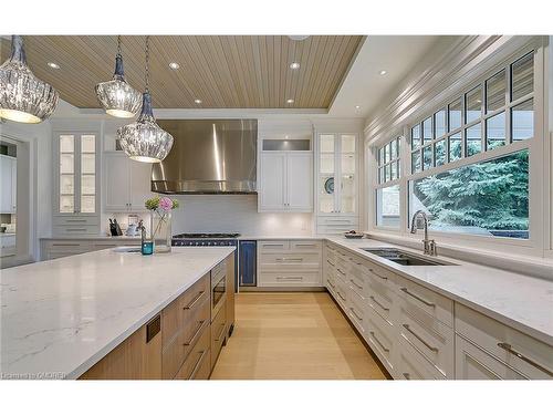 27 Park Avenue, Oakville, ON - Indoor Photo Showing Kitchen With Upgraded Kitchen