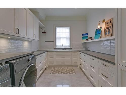 27 Park Avenue, Oakville, ON - Indoor Photo Showing Laundry Room