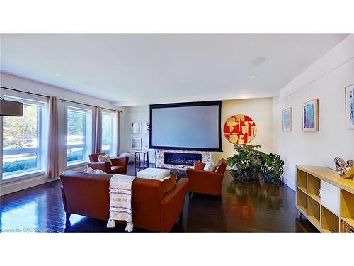 94 Simcoe Road, King, ON - Indoor Photo Showing Living Room