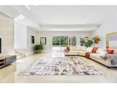 94 Simcoe Road, King, ON - Indoor Photo Showing Living Room