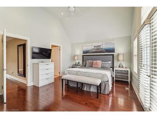 2378 Marine Drive, Oakville, ON - Indoor Photo Showing Bedroom