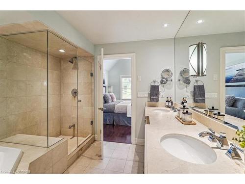 2378 Marine Drive, Oakville, ON - Indoor Photo Showing Bathroom