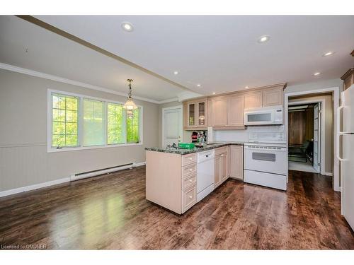 120 Ulster Drive, Oakville, ON - Indoor Photo Showing Kitchen