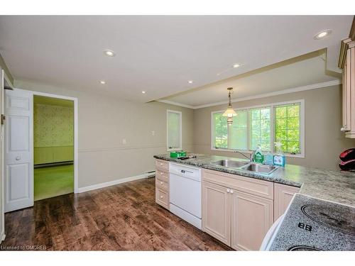 120 Ulster Drive, Oakville, ON - Indoor Photo Showing Kitchen With Double Sink