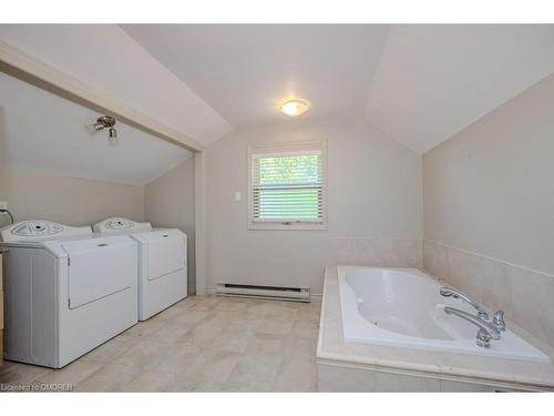 120 Ulster Drive, Oakville, ON - Indoor Photo Showing Laundry Room