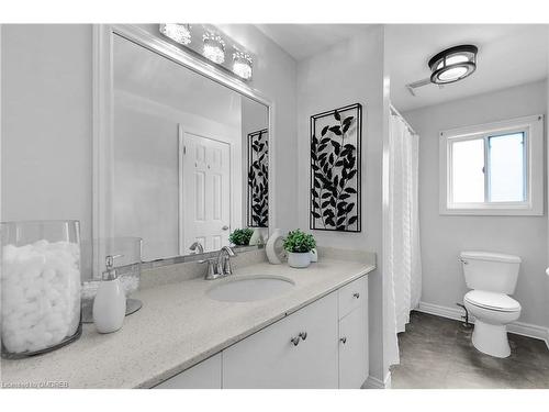 43 Law Drive, Guelph, ON - Indoor Photo Showing Bathroom