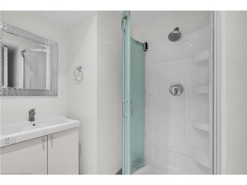 43 Law Drive, Guelph, ON - Indoor Photo Showing Bathroom