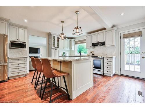 444 Lincoln Gate, Oakville, ON - Indoor Photo Showing Kitchen With Upgraded Kitchen