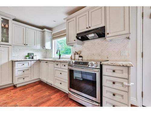 444 Lincoln Gate, Oakville, ON - Indoor Photo Showing Kitchen With Upgraded Kitchen