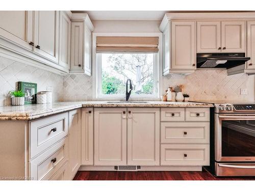 444 Lincoln Gate, Oakville, ON - Indoor Photo Showing Kitchen