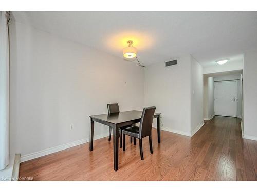 104-1071 Queens Avenue, Oakville, ON - Indoor Photo Showing Dining Room