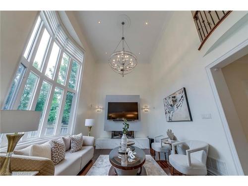 2316 Delnice Drive, Oakville, ON - Indoor Photo Showing Living Room